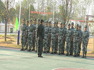 學校組織軍訓活動