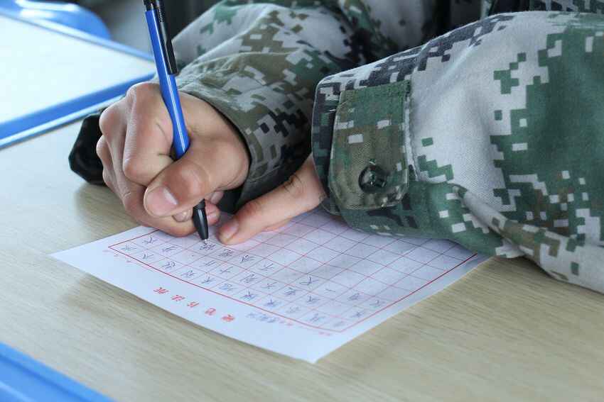 孩子非常厭學怎么辦 有什么好的方法幫助孩